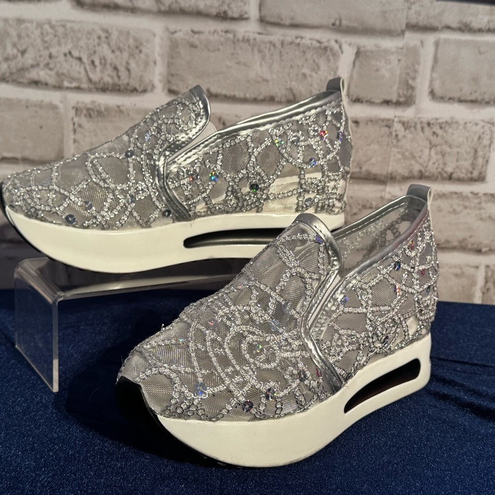 EUC Elegant Silver Women's Slip-On Sneakers Wedding Cocktail SZ 8